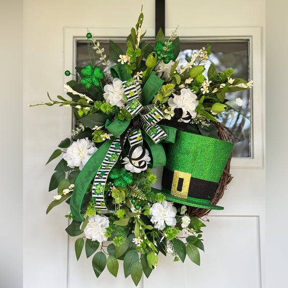 Festive Green St. Patrick's Day Hat Wreath - Picture 8 of 8
